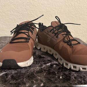 On Cloud 5 Waterproof Running Shoe- gently used size 6